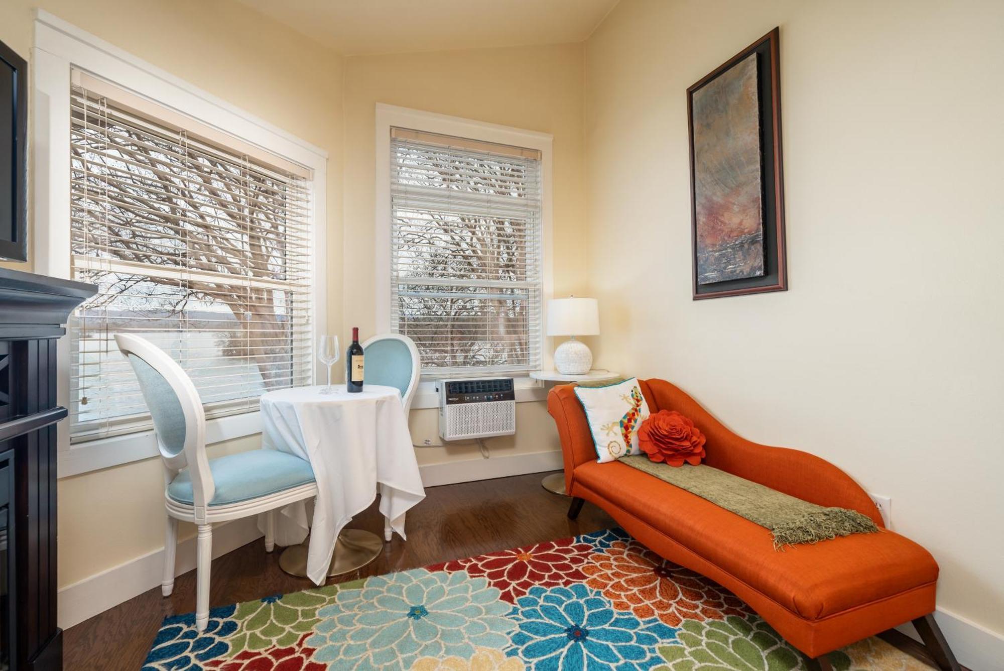 Lookout Point Lakeside Inn Hot Springs Bagian luar foto